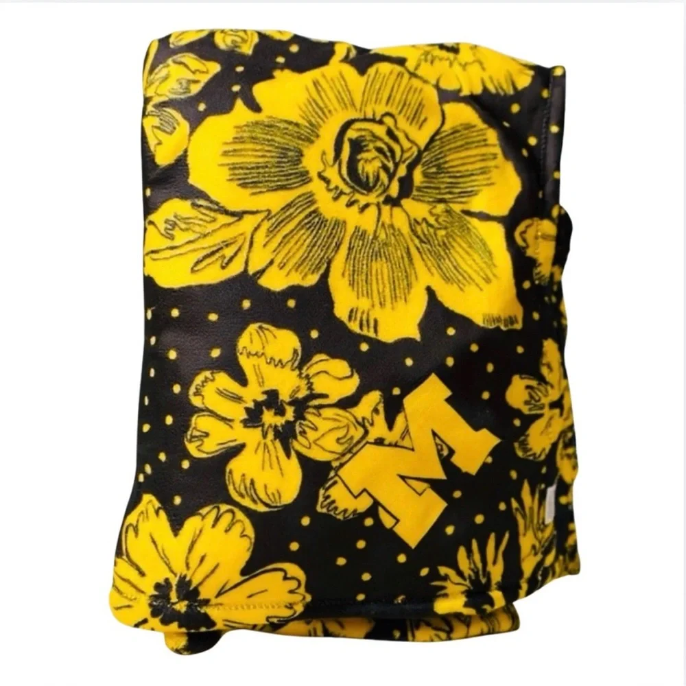 VERA BRADLEY UofM Maize & Blue Cotton Collegiate Blanket 🏈 Authentic, EUC